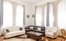 Cismigiu Gardens Villa In The Center Of Bucharest
